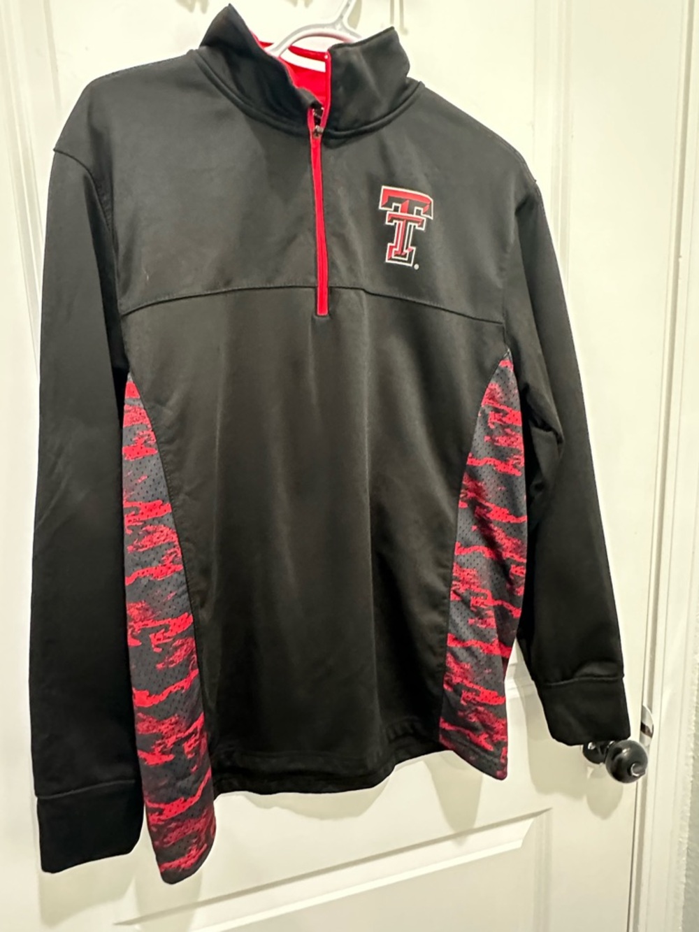 Colosseum Texas Tech Red and Black Team Pullover SZ M